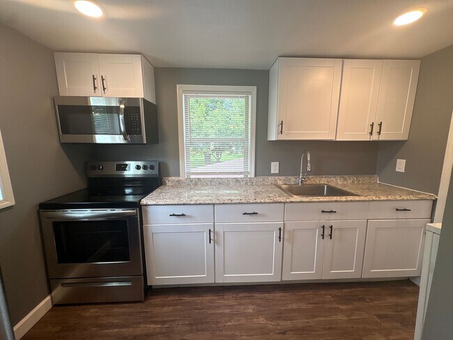 Building Photo - 408 3rd Ave NW