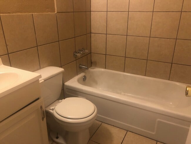 Interior Photo - 1004 Park