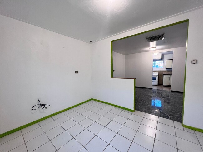Building Photo - 3117 Cypress Ave