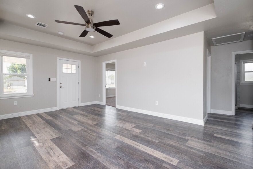 Building Photo - 2007 7th Ave