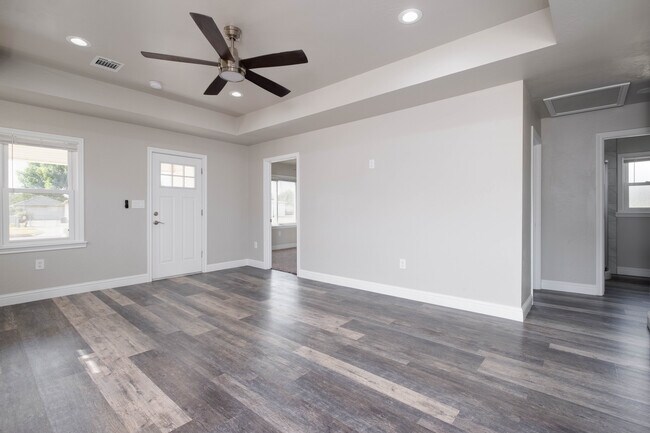 Building Photo - 2007 7th Ave