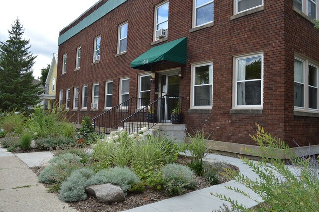 Building Photo - 1018