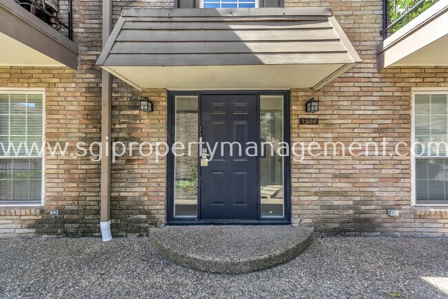 Building Photo - 7906 Royal Ln