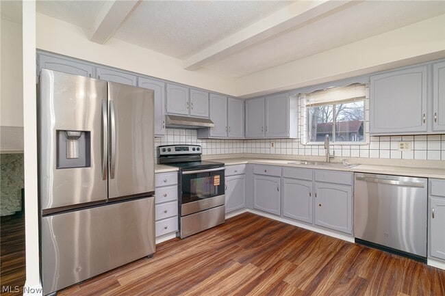 Building Photo - 8671 Ashwood Dr