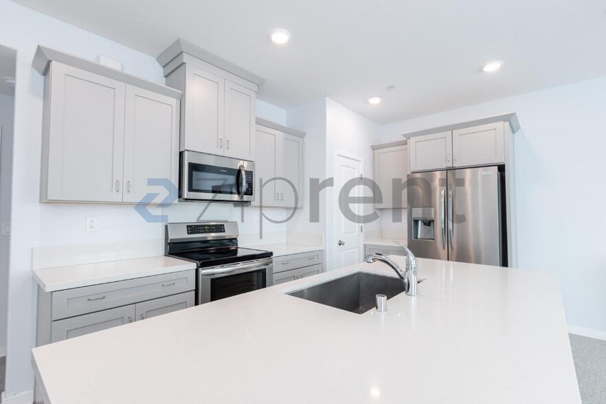 Building Photo - Unit 68101