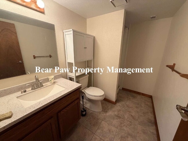 Building Photo - Two bedroom, two bath Bailey Beauty!