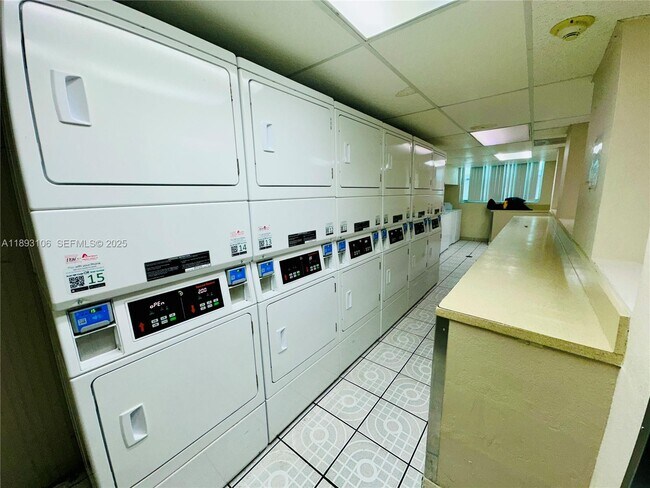 Building Photo - 1805 Sans Souci Blvd