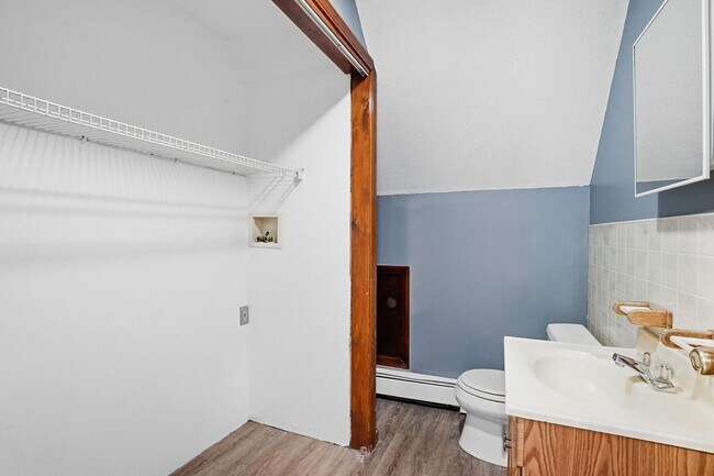 Building Photo - 315 Woronoco Rd