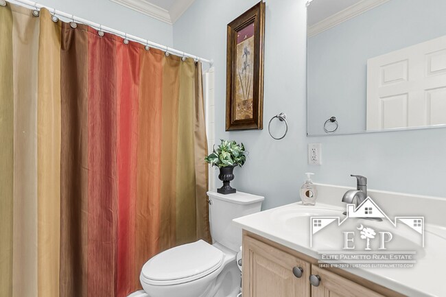 Building Photo - Charming Townhouse Near the Heart of Charleston – Comfort & Convenience in One!