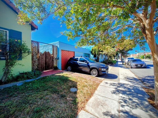 Building Photo - 518 E Julian St