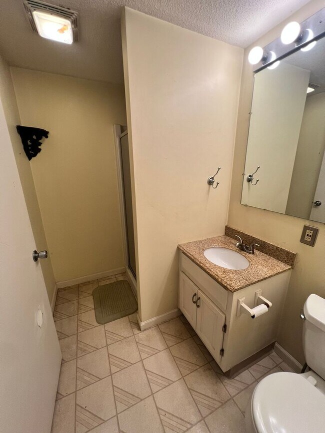 Building Photo - Single Family, Raised Ranch With Many Upda...