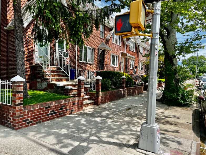 Building Photo - 4501 Foster Ave