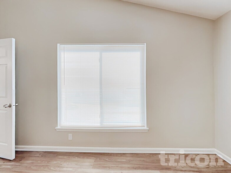 Building Photo - 143 Markham Dr