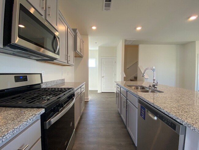 Building Photo - Home for Rent in Pike Road, AL!!! Available to View Now!!!