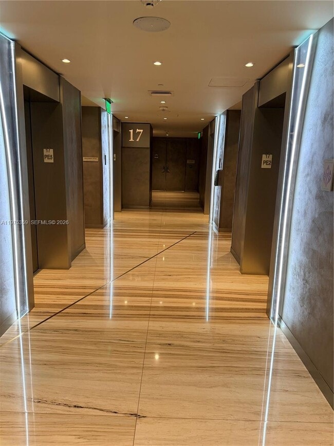 Building Photo - 1000 Brickell Plaza