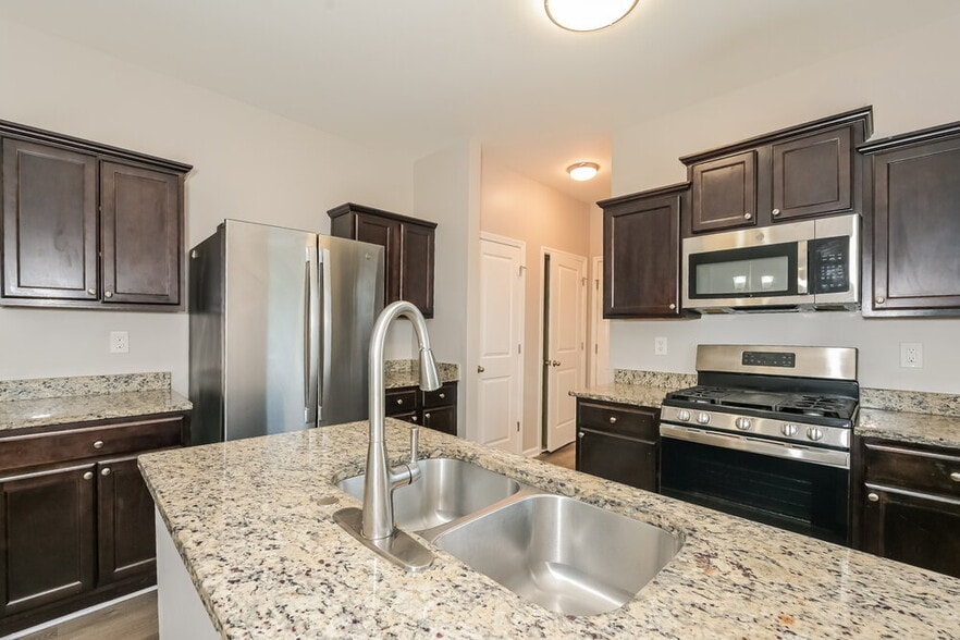 Building Photo - 643 Nonsuch Way
