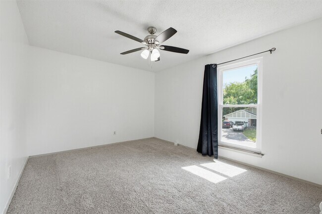 Building Photo - 4118 Garden Springs Dr