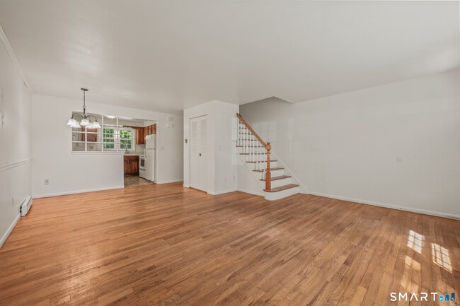 Building Photo - 414 Robin Ct