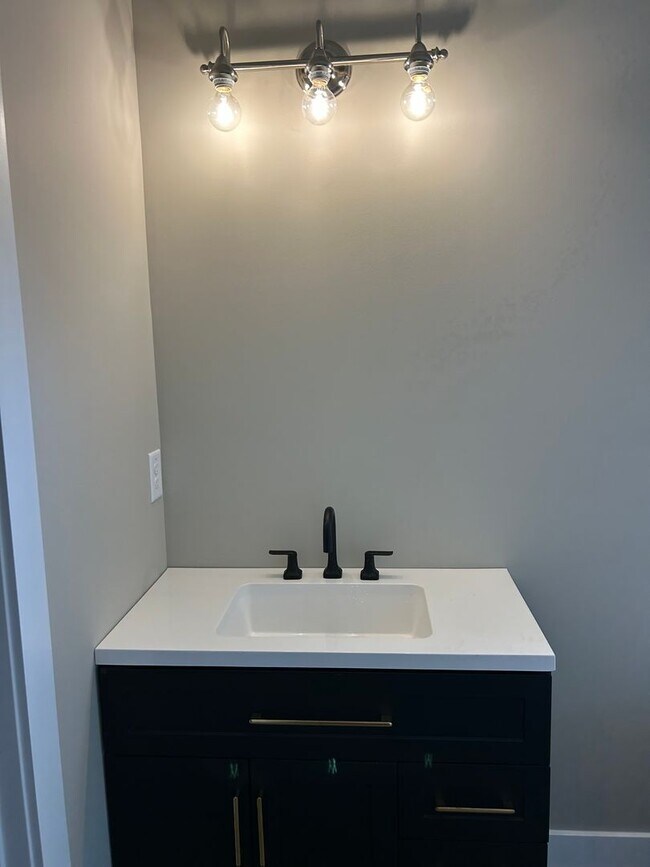 Building Photo - Stunning 3 bedroom 2.5 Bath Home for Rent - Built 2024