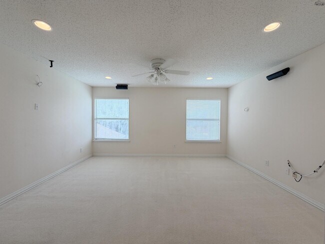 Building Photo - 4506 Hollow Ridge Dr