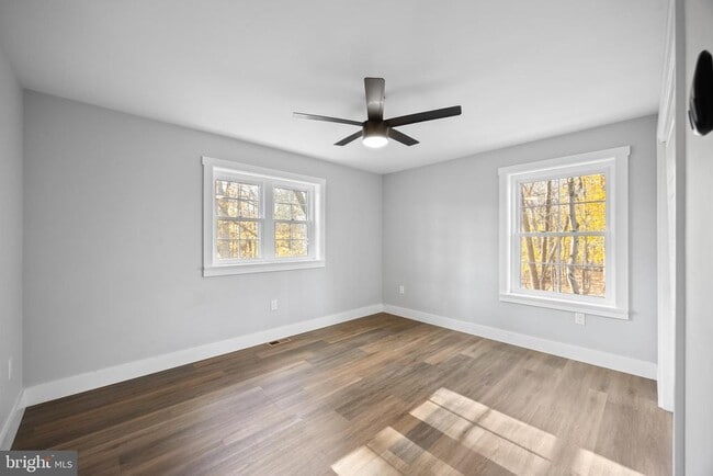 Building Photo - 1322 W King Rd