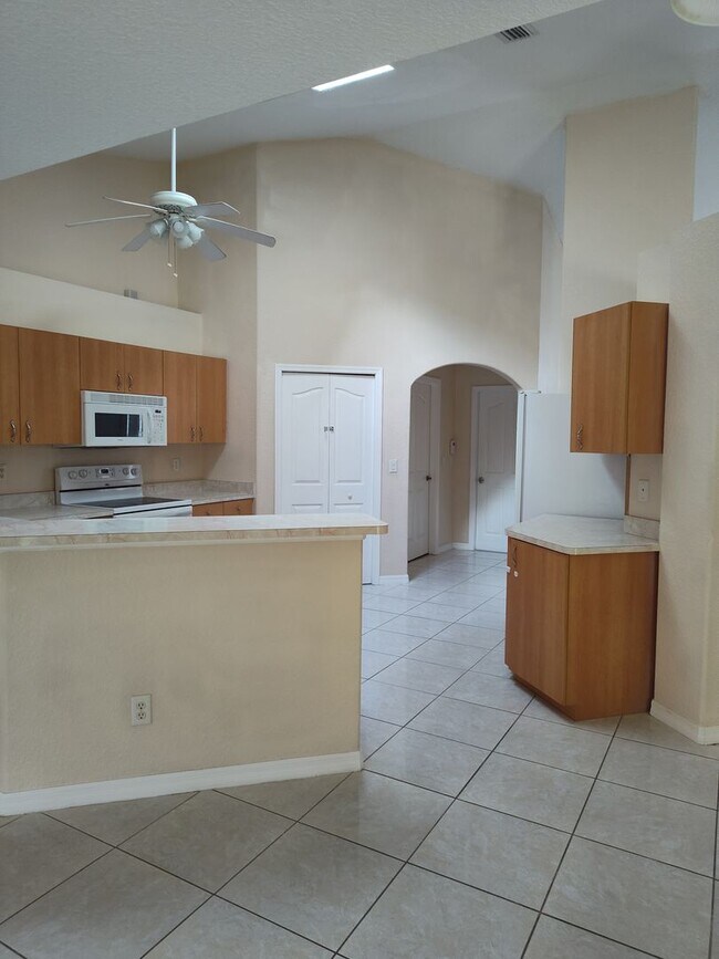 Building Photo - Oak Crest – 4BR/3BA Home with Covered Patio & Prime Ocala Location