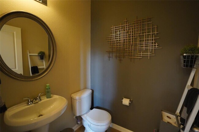Building Photo - 3221 Pearlman Dr