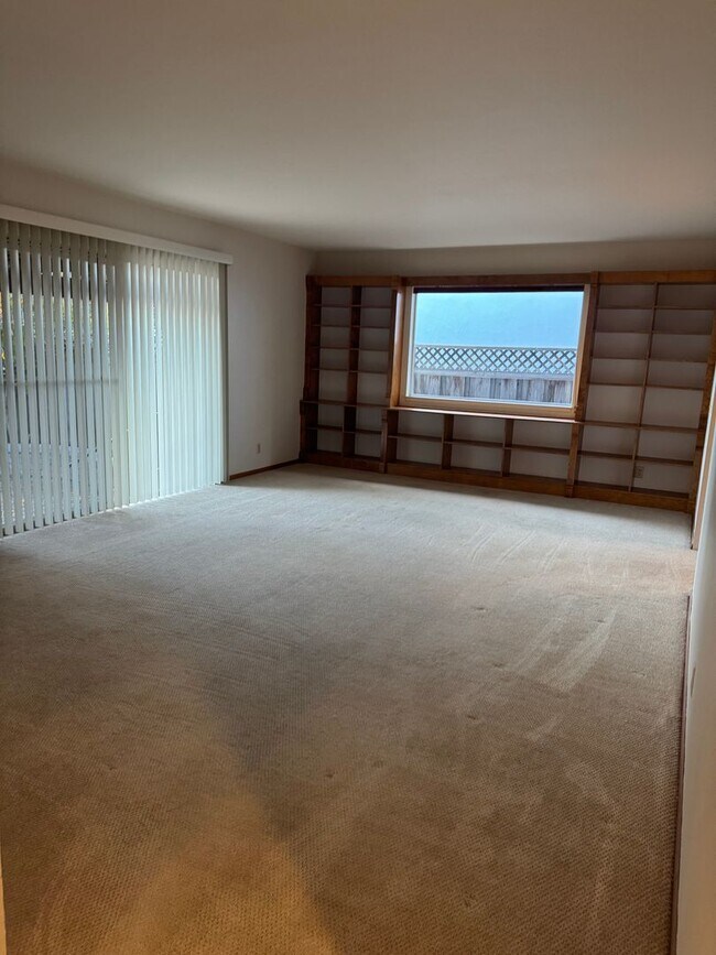 Building Photo - 370 Wright Ave