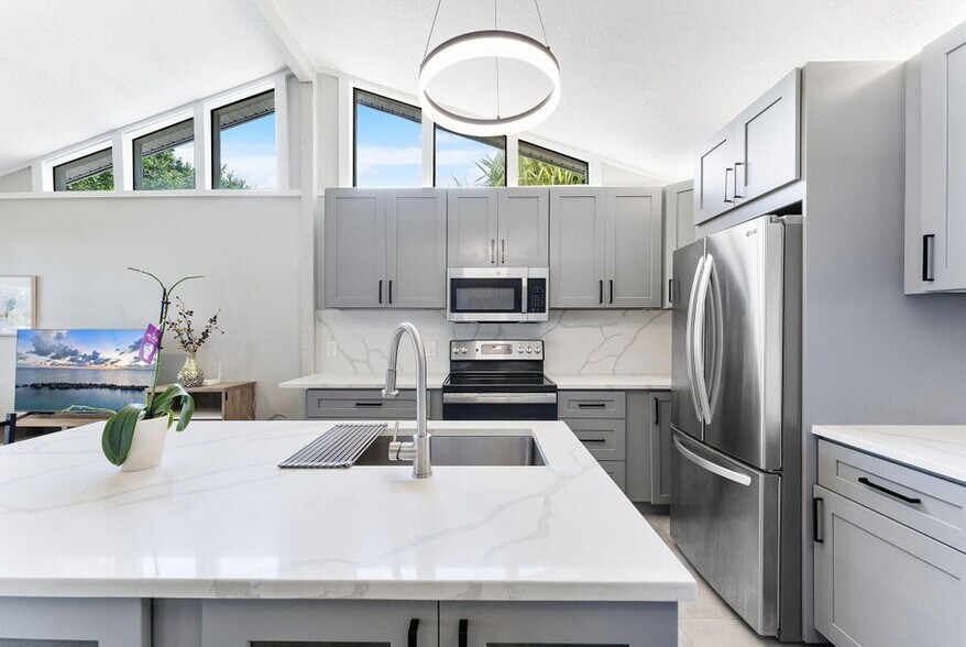 Primary Photo - 1292 SW 25th Ave