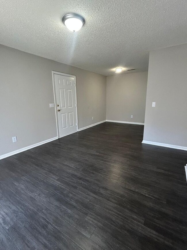 Building Photo - Modern Comfort & Convenience at Westfield Gardens Lexington  - 353F