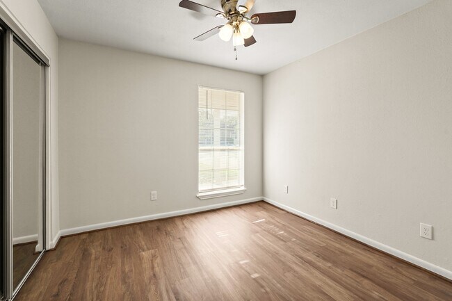 Building Photo - 1426 Ashwood Dr
