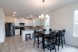 Building Photo - 3042 Comanche Crossing