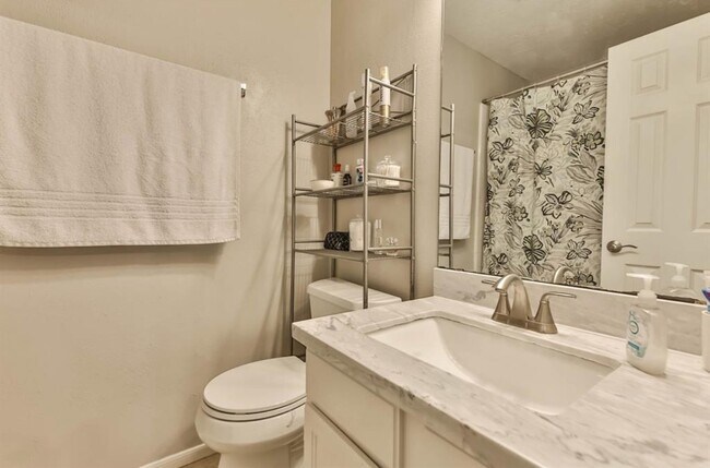 Building Photo - 1123 Juniper Canyon Ln