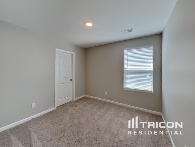 Building Photo - 160 Millbrook Dr