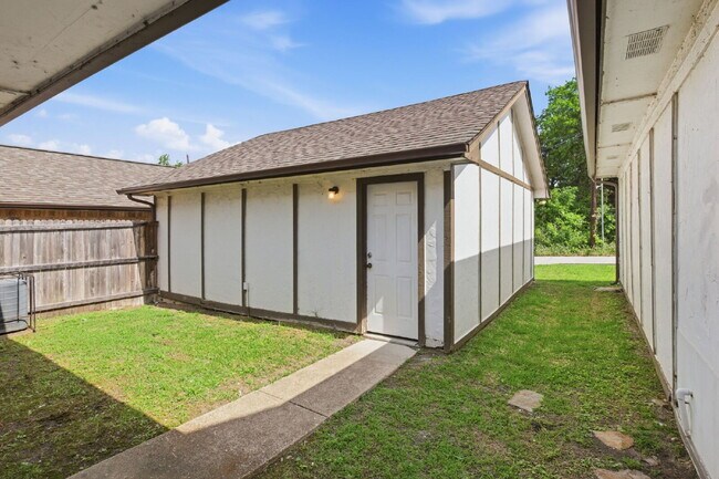 Building Photo - Rowlett Duplex
