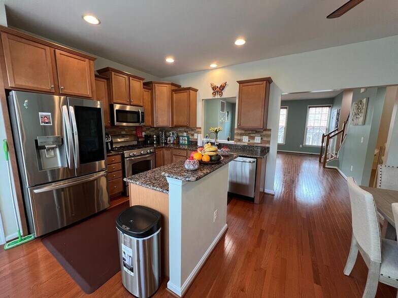 Building Photo - 1604 Sebring Ct