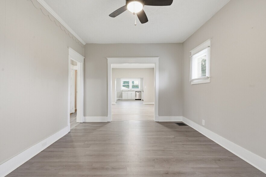 Building Photo - 3204 S Crums Ln