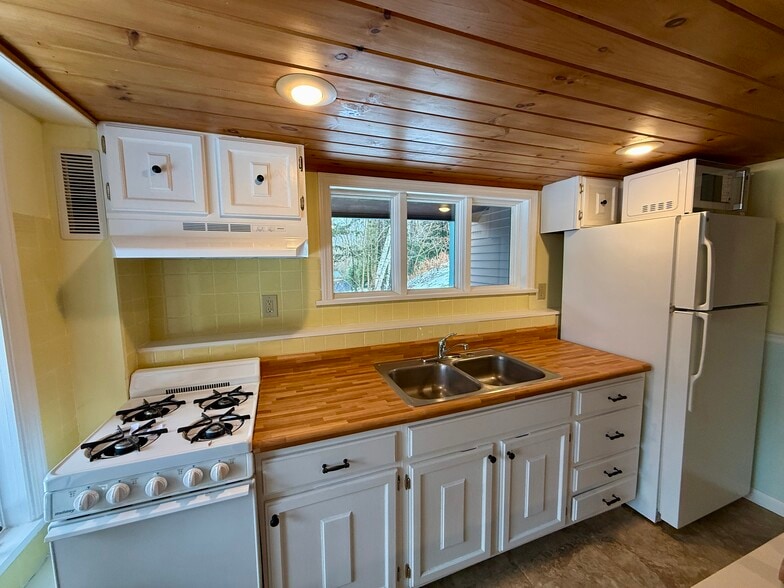 Kitchen - 111 North Rd