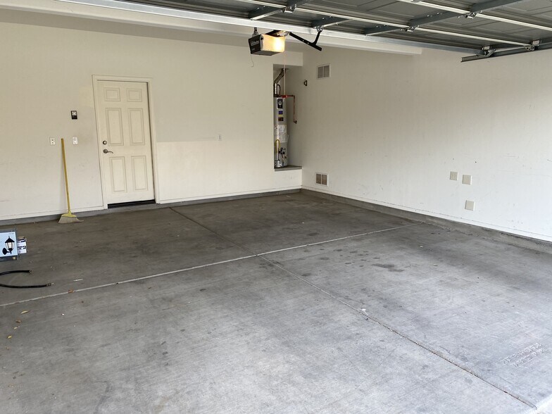 Building Photo - 1126 E Mt Shibell Dr