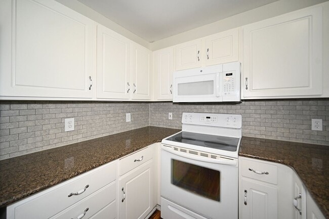 Building Photo - Cute 3-bedroom, 1 bath home with basement!