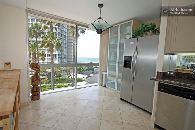 Building Photo - 1710 Avenida del Mundo