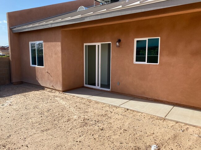 Building Photo - 2 Bedroom in a Gated Community