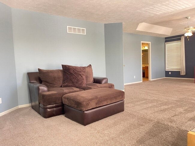 Building Photo - Beautiful 4 bed 2.5 bath 3000+sq ft