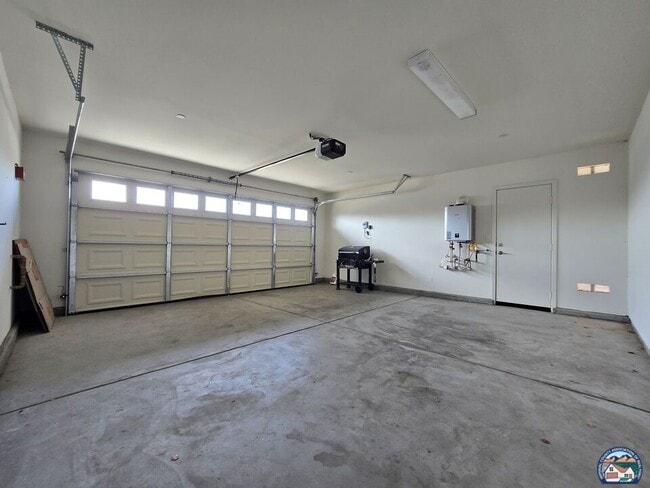 Building Photo - 2403 Dale Ct