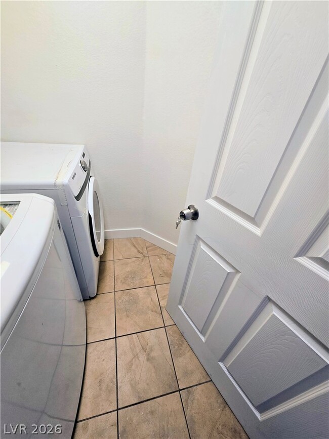 Building Photo - 2321 Blackberry Valley Way