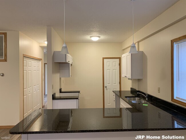 Building Photo - 2 br, 1 bath Apartment - 6400 Gillis Dr Ste A