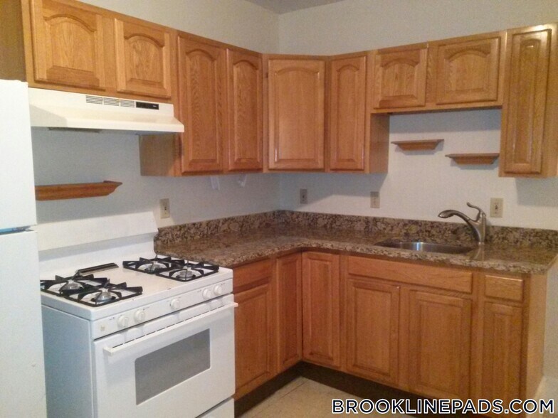 Building Photo - 127 Brook St