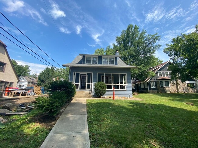 Primary Photo - 252 E 17th Ave