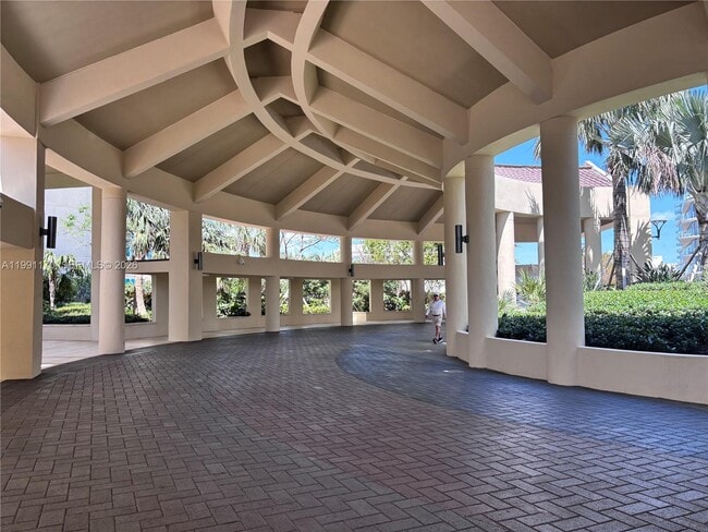 Building Photo - 400 South Pointe Dr