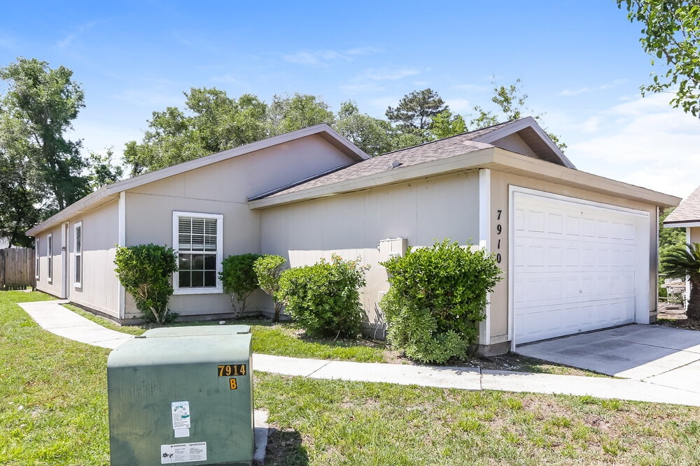 Building Photo - 7910 Cherry Blossom Dr S